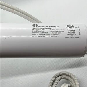 White BEAUTURAL Garment Steamer